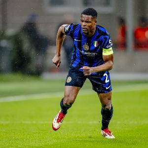 雷竞技中国-米体：巴萨对邓弗里斯的态度认真，球员解约金条款7月15日到期